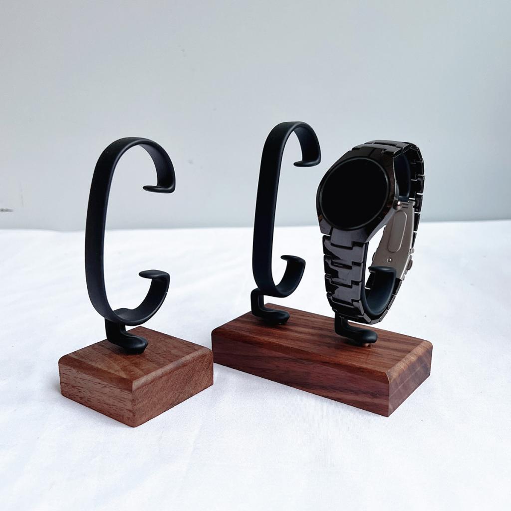 Stojak na zegarki w kształcie  – Jewelry And Watches Inc recenzja i cena